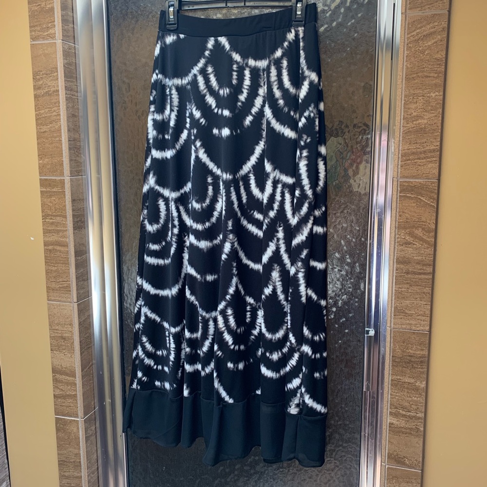 Xs flirty black and white maxi skirt - Picture 1 of 3
